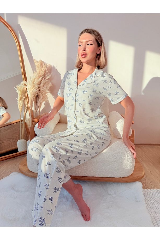 Ekru Üzerine Mavi Çiçek Desenli Pamuklu Kısa Kol Gömlek Yaka Pijama Takımı - 6