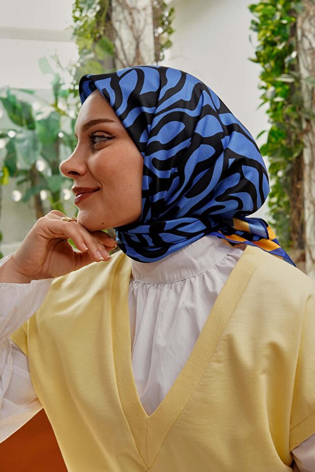 وشاح قطني ناعم منقوش بأوراق الشجر الزرقاء - 1