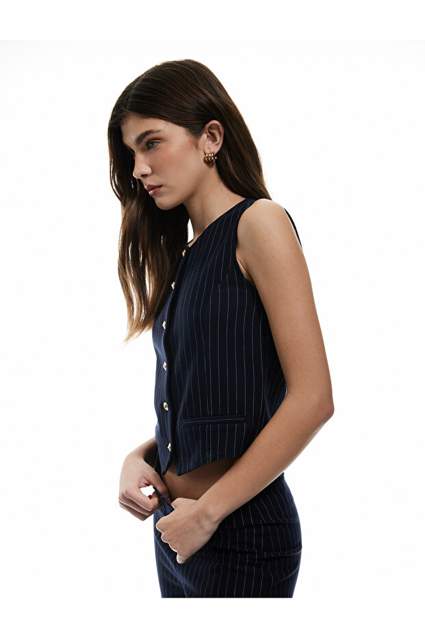 Slim Fit Sleeveless Buttoned Crew Neck Vest