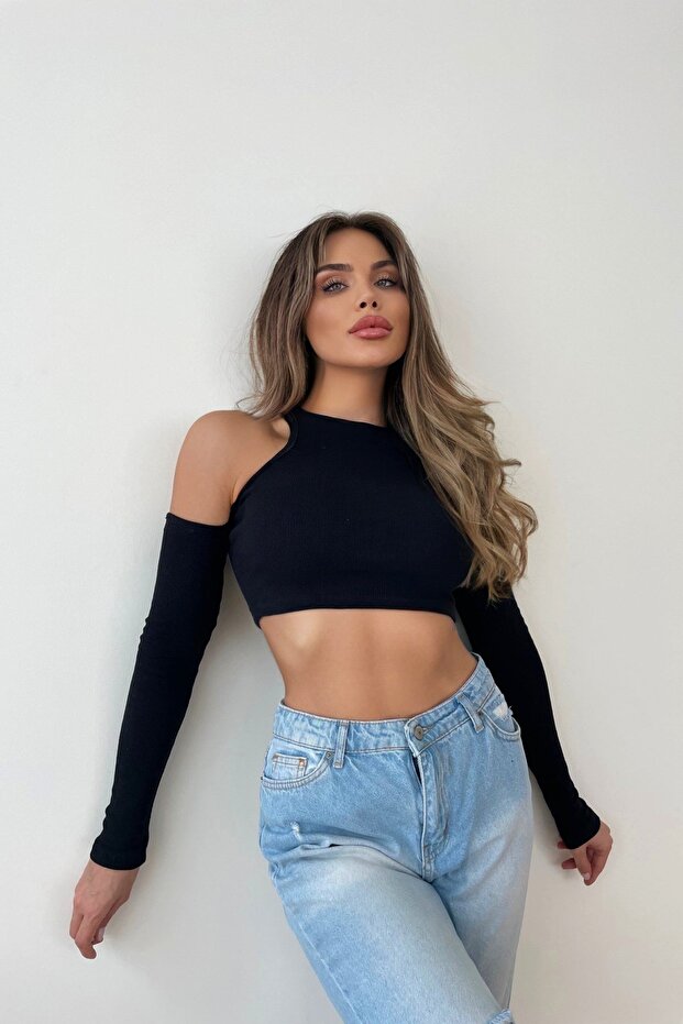 1650 Corded Off-the-Shoulder Black Crop