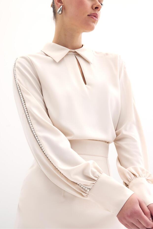 Bluse mit Perlenärmeln - Beige - 5