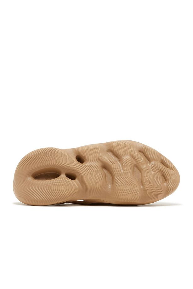Yeezy Foam RNNR Clay Taupe - GV6842 - 4