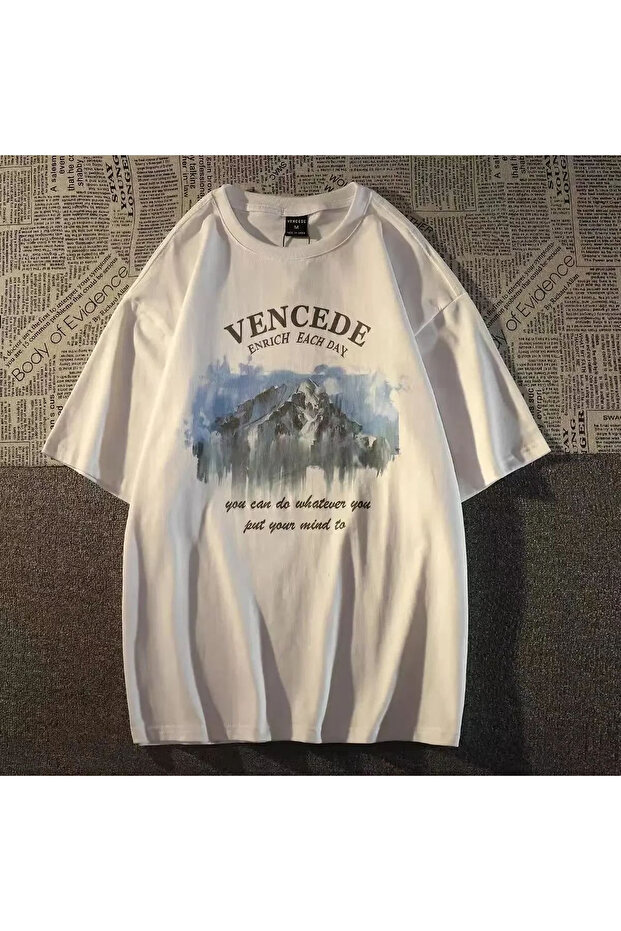 تي شيرت أبيض كبير الحجم مطبوع عليه Vencede