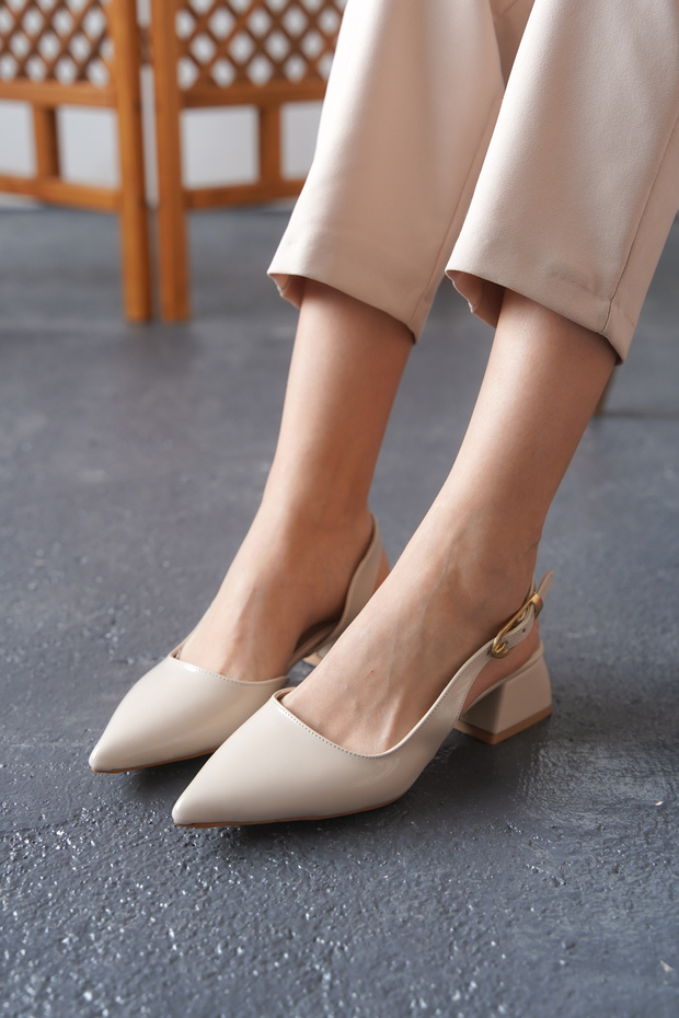 Women's Pointed Toe Short Heeled Shoes Romeo Beige Patent Leather