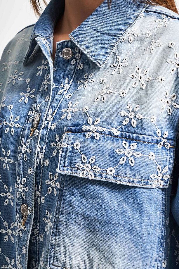 Kadın Mavi Kot Rengi 2S5-75 Çiçek Nakışlı Oversize %100 Koton Tasarım Denim Gömlek - 4