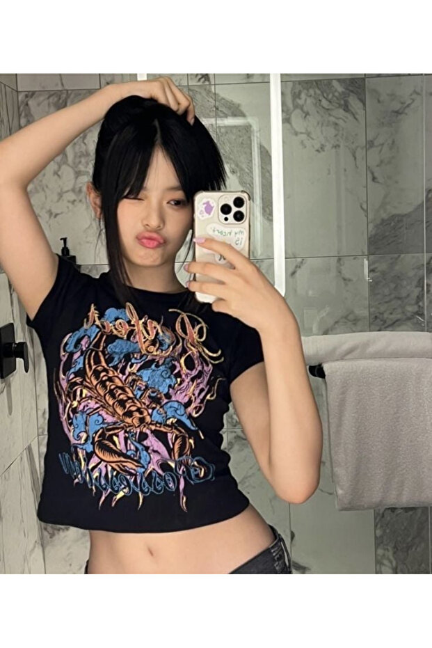 Belt Length Colorful Graffiti Printed Crop Blouse