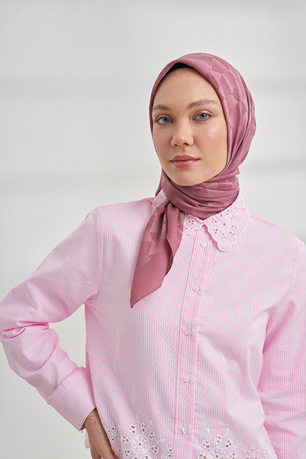 وشاح قطني بنمط هندسي - وردة مجففة - 3