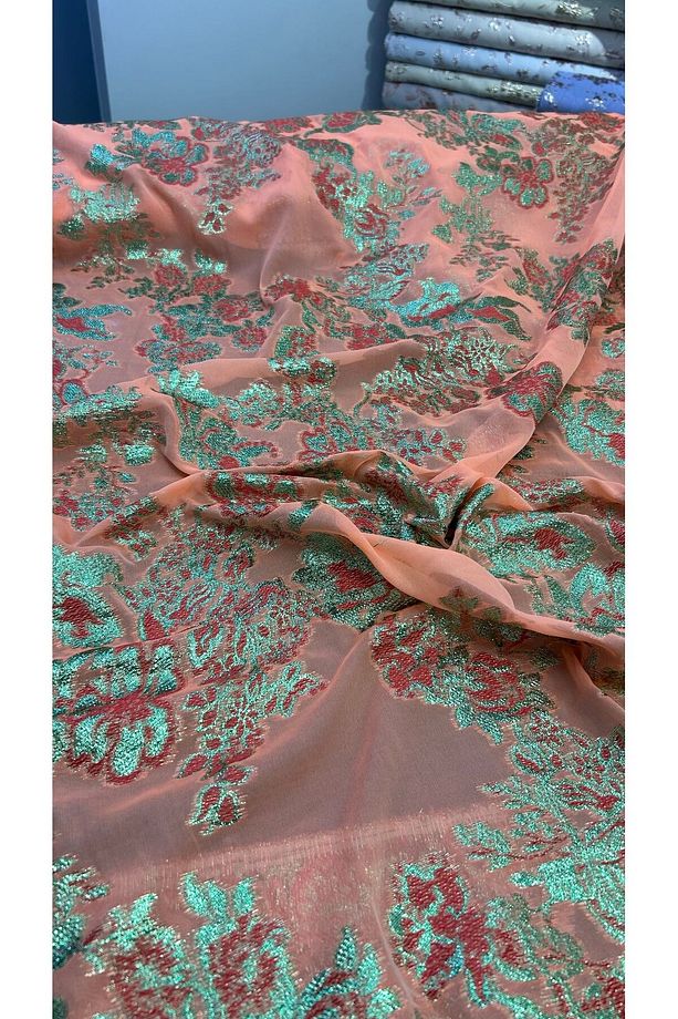 Bahar Çiçekleri Desenli Yarı Transparan Polyester Şifon Jakar Abiye Elbise Kumaşı - 1