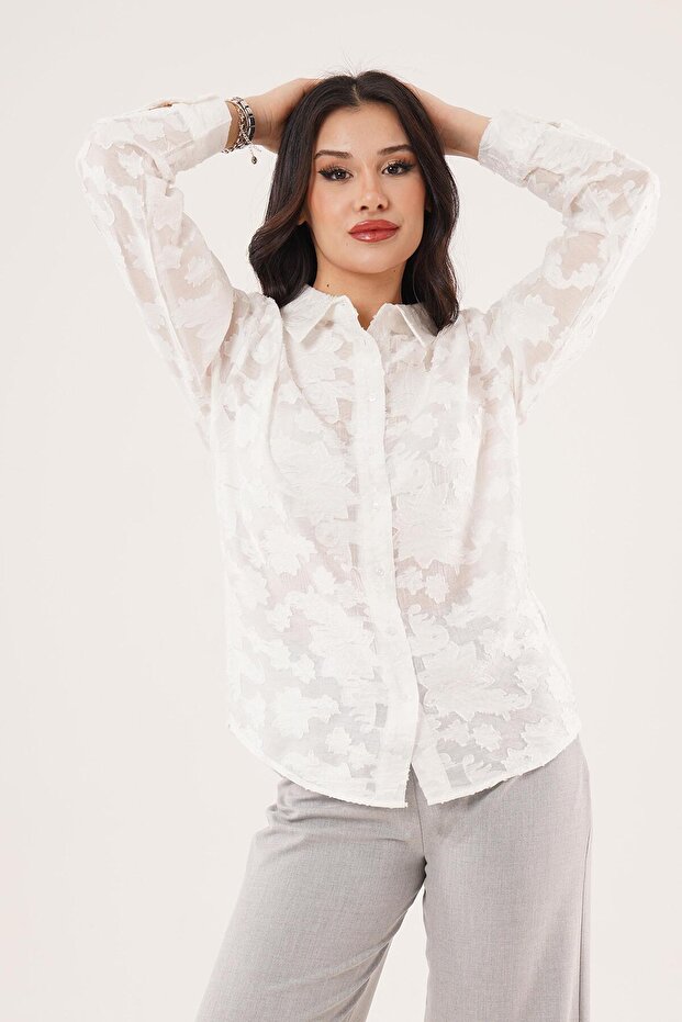 قميص أبيض بنمط الأزهار - 1