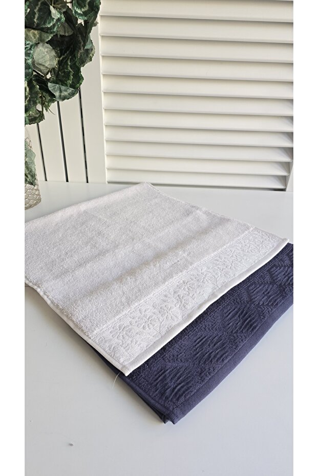 2 Hand Face Towels - 4