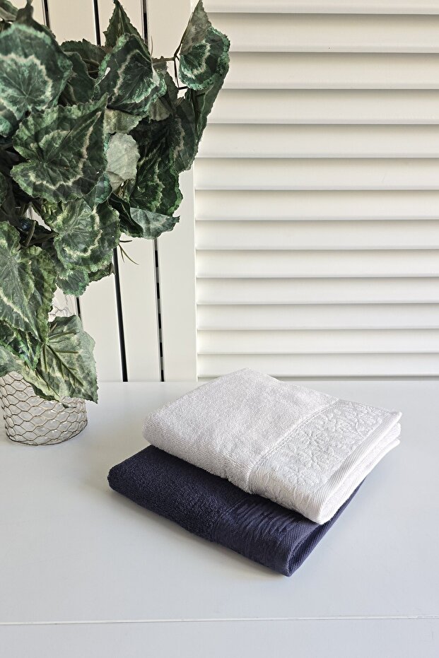 2 Hand Face Towels - 1