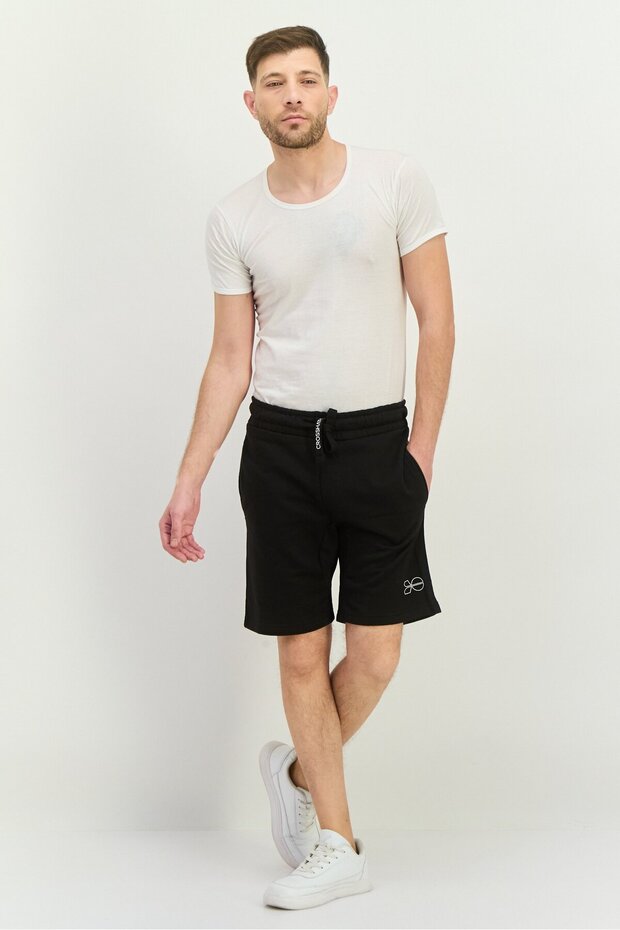 شورت رجالي أساسي بشعار العلامة التجارية برباط، أسود - 4