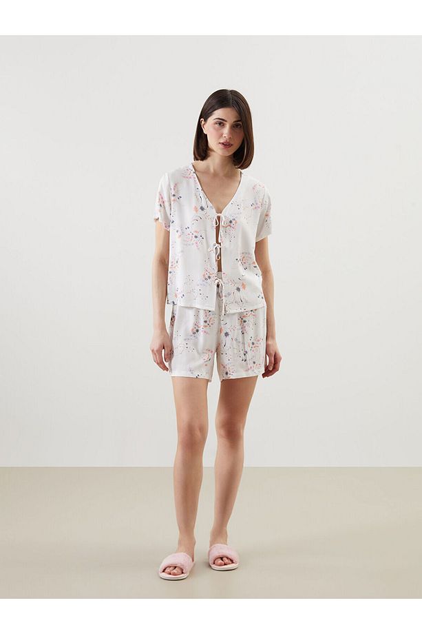 V Yaka Çiçekli Kadın Şortlu Pijama Takımı - 2