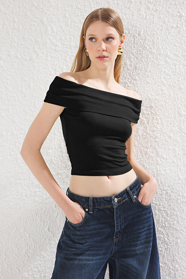 Siyah Carmen Yaka Fitted/Vücuda Oturan Örme Bluz TWOSS25BZ00126 - 6