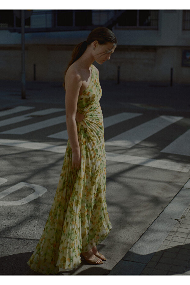 Sarı Kadın Yetişkin 47095876 - 6