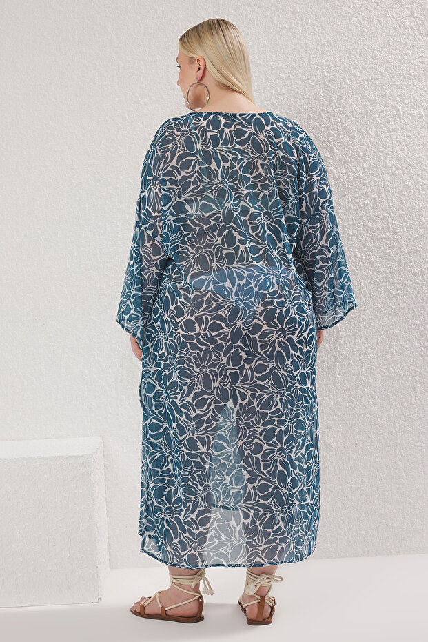 Mavi Çiçek Desenli Uzun Boy Önden Bağlamalı Büyük Beden Kimono & Kaftan TBBSS25DE00006 - 4