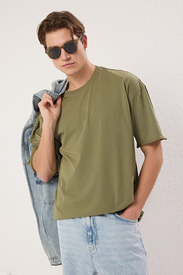 Haki Oversize/Geniş Kesim Eskitme/Yıkama Görünümlü %100 Pamuklu T-Shirt TMNSS25TS00077 - 2