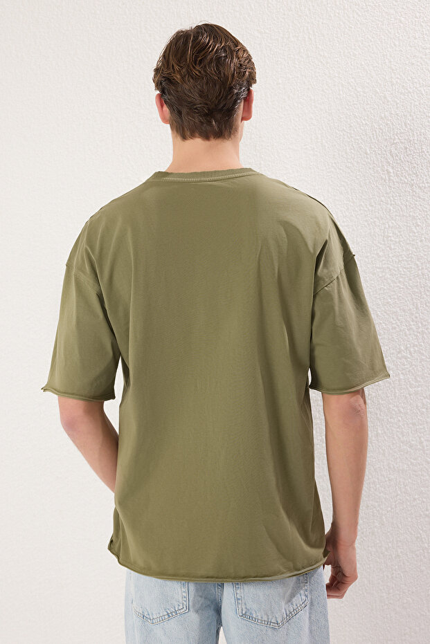 Haki Oversize/Geniş Kesim Eskitme/Yıkama Görünümlü %100 Pamuklu T-Shirt TMNSS25TS00077 - 5