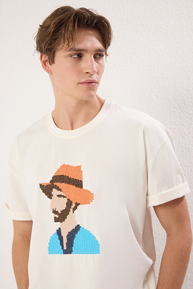 Ekru Oversize/Geniş Kesim Nakışlı Kalın %100 Pamuk T-Shirt TMNSS25TS00011 - 4