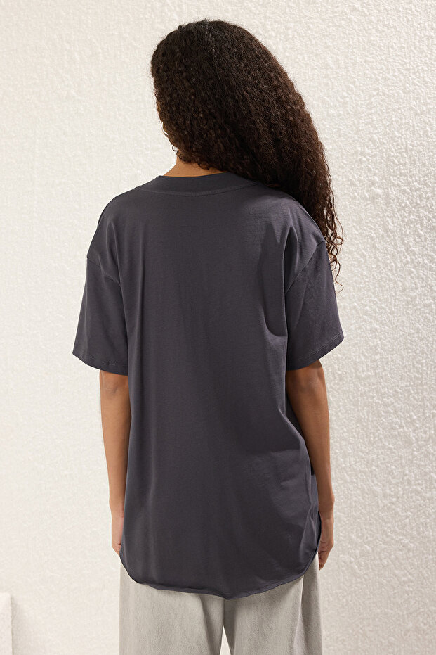 Antrasit %100 Pamuk V Yaka Oversize/Geniş Kesim Örme T-Shirt TWOSS25TS00162 - 4