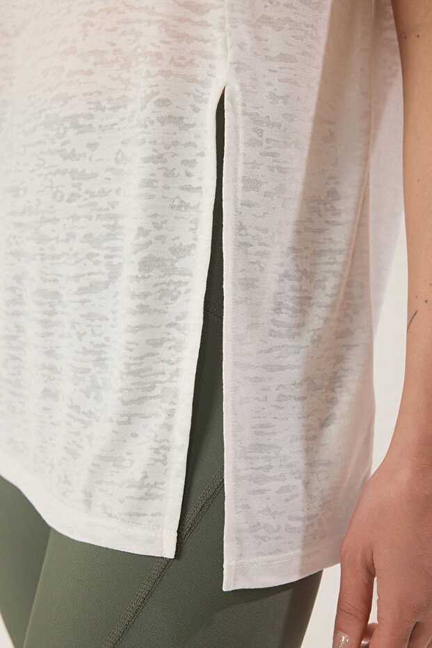 Beyaz Yırtmaç Detaylı Örme Spor T-Shirt THMSS25TS00002 - 3