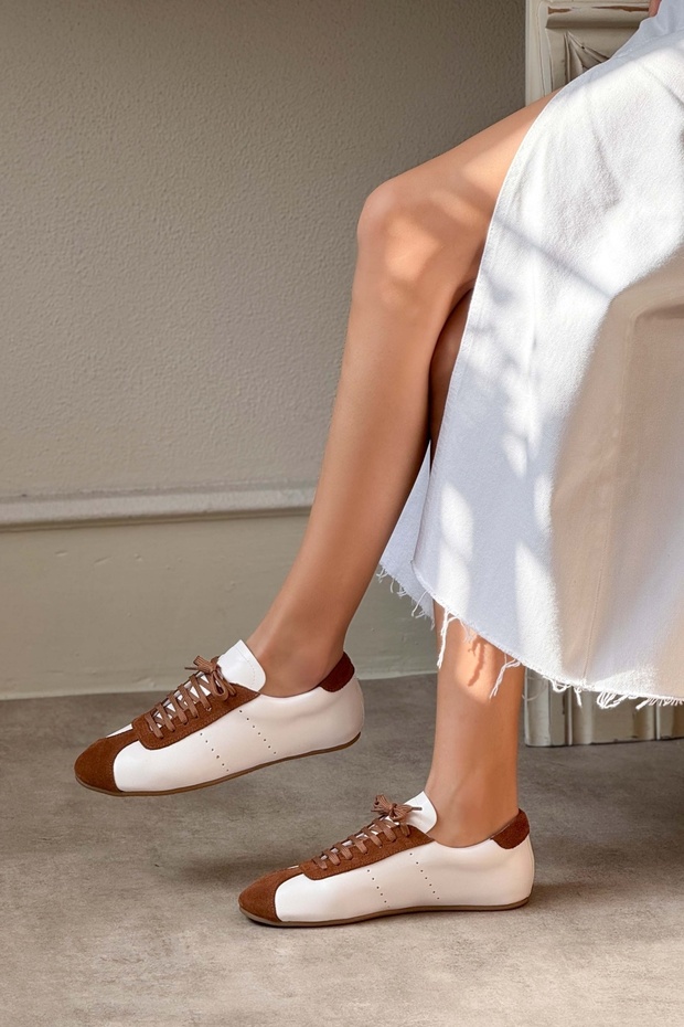 Leroy Białe matowe brązowe zamszowe płaskie podeszwy damskie trampki sznurowane - 2