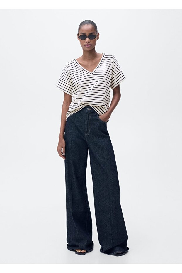 Μπλουζάκι με ριγέ V λαιμόκοψη - 2