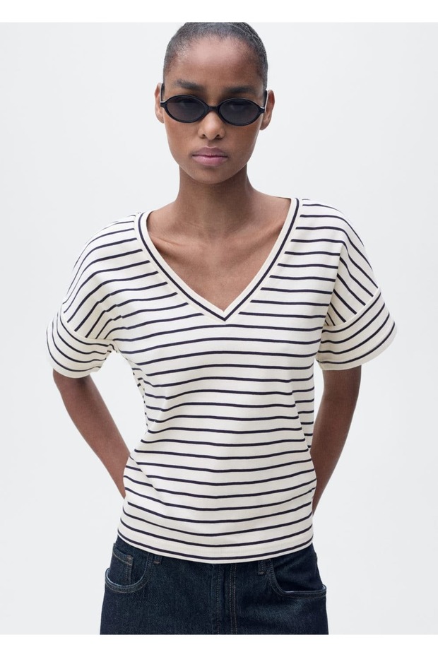 Μπλουζάκι με ριγέ V λαιμόκοψη - 1