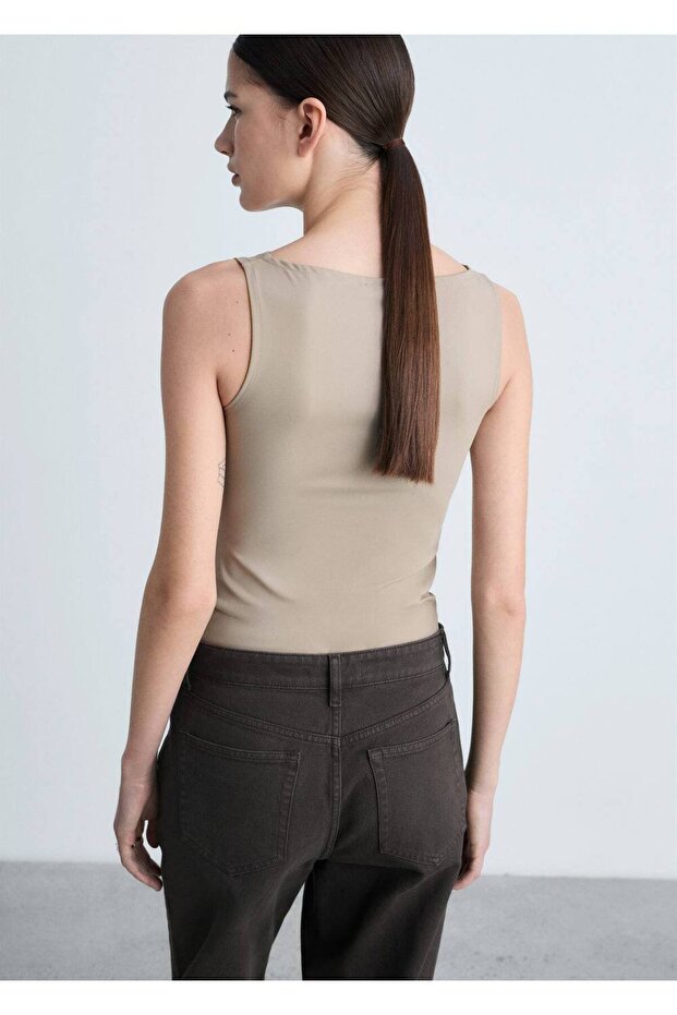 Kayık yakalı askılı bluz - 4