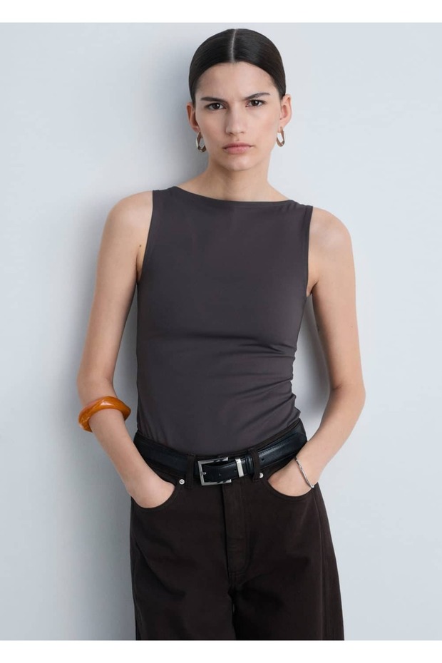 Kayık yakalı askılı bluz - 1