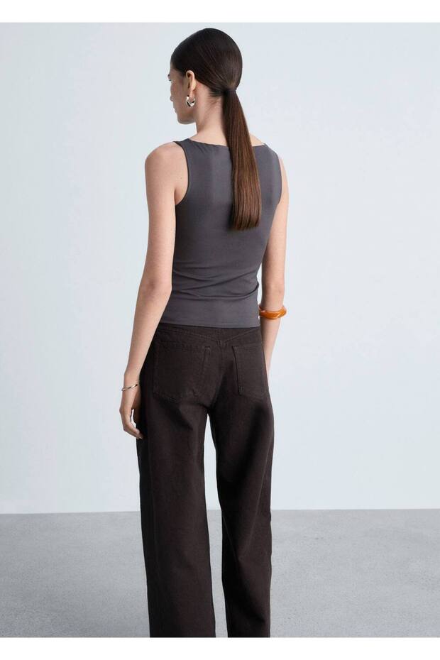 Kayık yakalı askılı bluz - 4