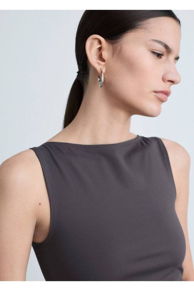 Kayık yakalı askılı bluz - 7