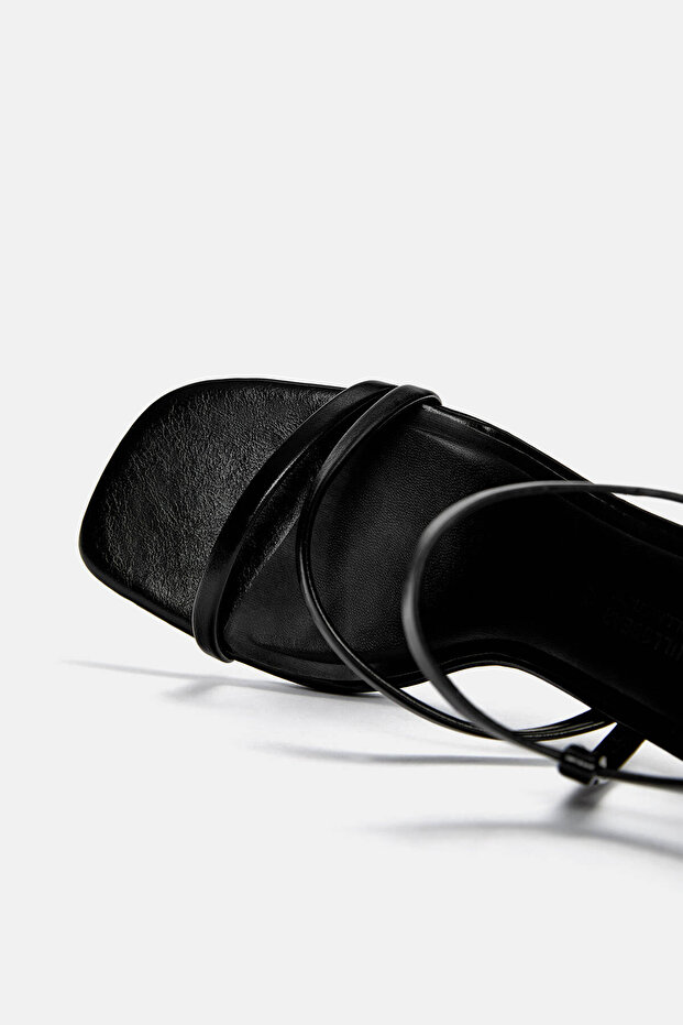 Bantlı topuklu sandalet - 4