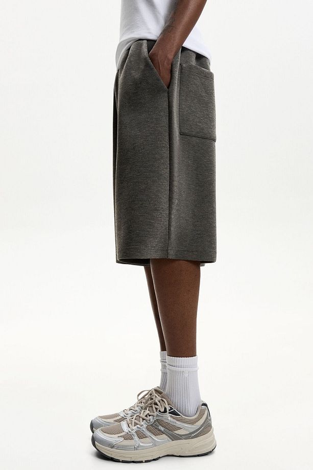 Neopren görünümlü oversize bermuda şort - 3