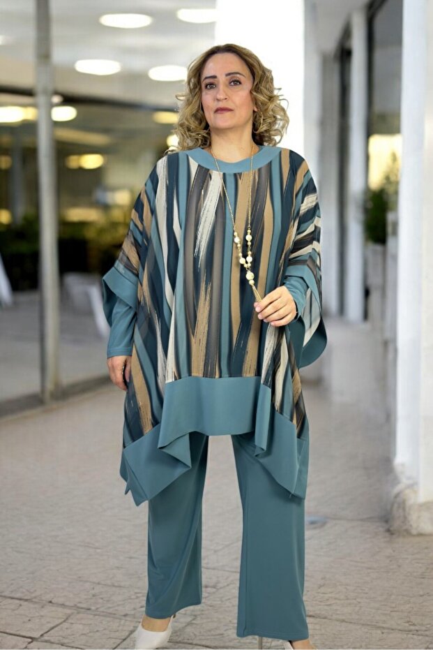 Chiffon Poncho Cut Tunic, Crewneck Bluz, Elastic Waist Buzzy Pants, Plus Size 3-Piece Set