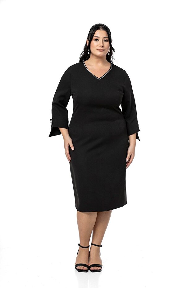 Plus Size V-Neck Midi Black Dress with Brooch and Chiffon Band Detail on Sleeve