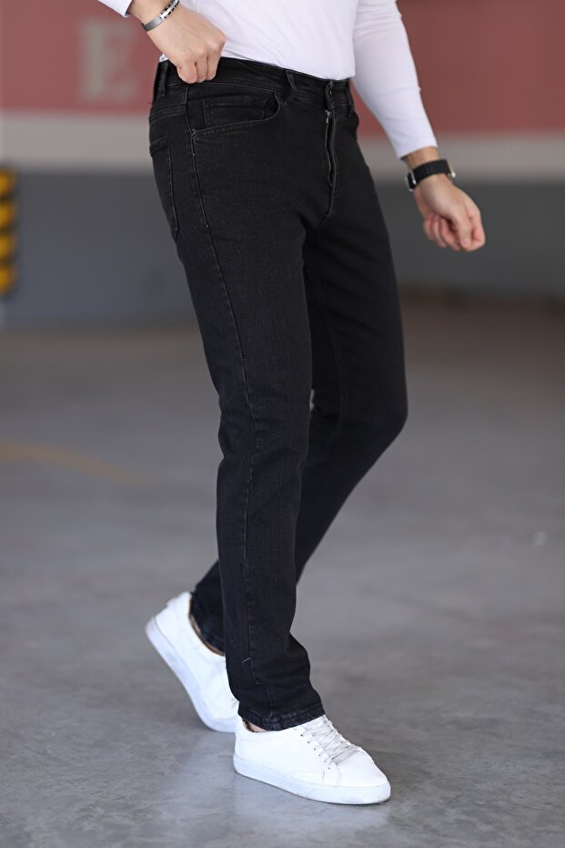 Black Men's Regular Fit Relaxed Cut Jean Trousers