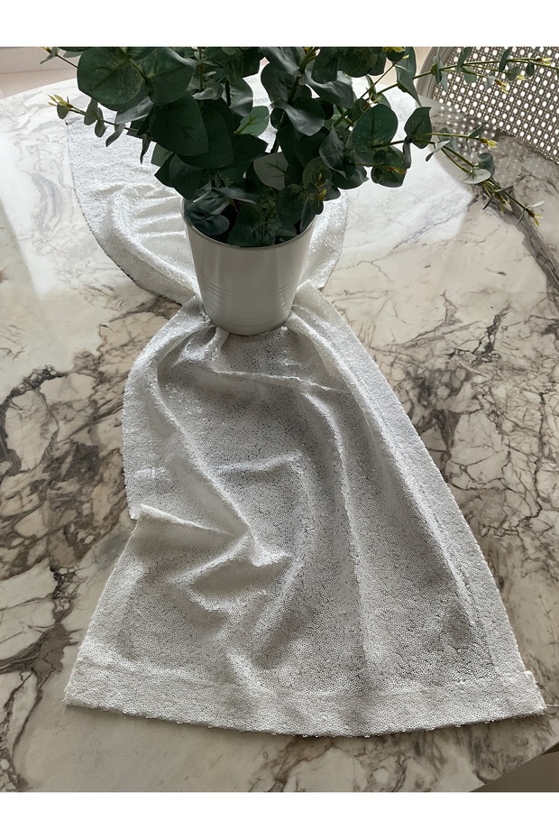 Pullu payet runner - 1