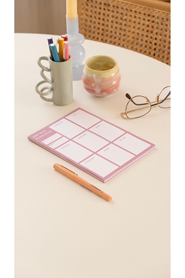 مخطط سطح المكتب الأسبوعي الوردي - 3