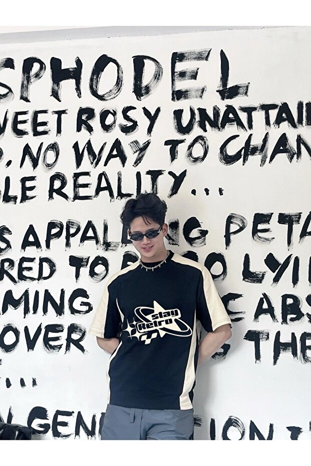 Black 3D Star Stay Retro Printed Beige Striped Oversize T-Shirt - Mingalondon