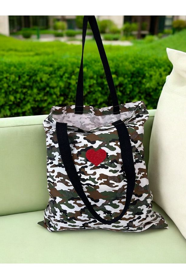 Kalp Aplikasyonlu Kamuflaj Unisex Omuz Çantası %100 Pamuk 45x40 Cm - 1