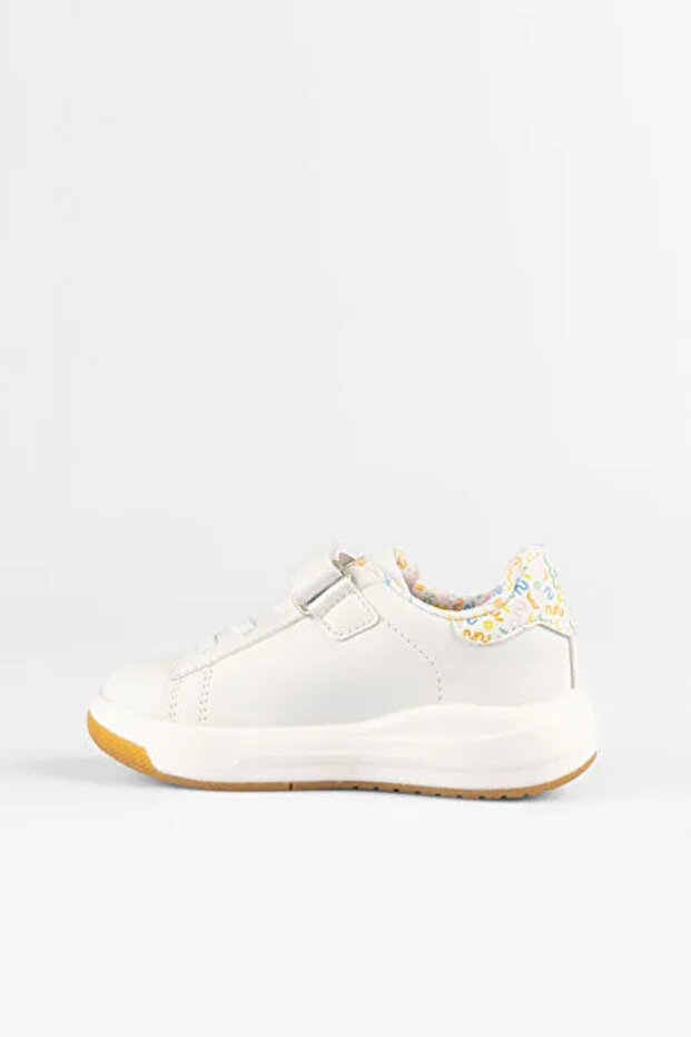 حذاء رياضي مضيء من بوكى باللون الأبيض - 2