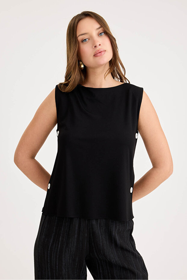 بلوزة مودال بأكمام صفر وأزرار جانبية - 1