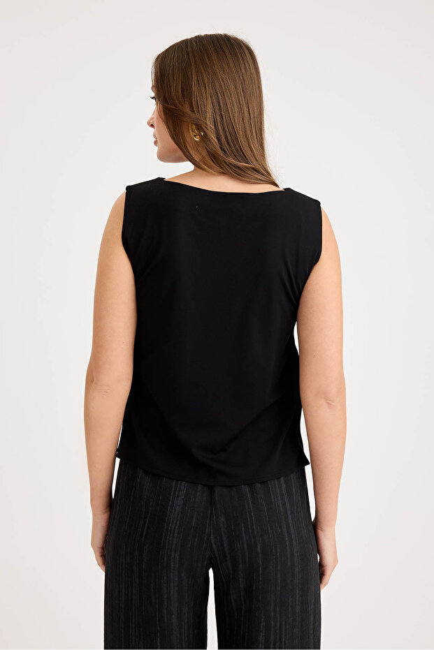 بلوزة مودال بأكمام صفر وأزرار جانبية - 4