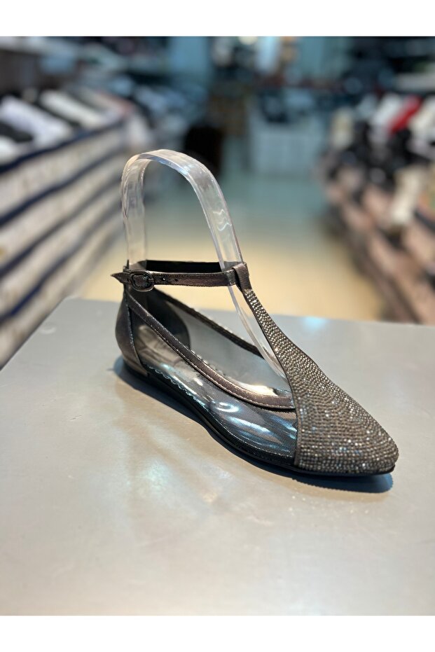 حذاء باليه مرصع بالأحجار من HIGHSOY - 2