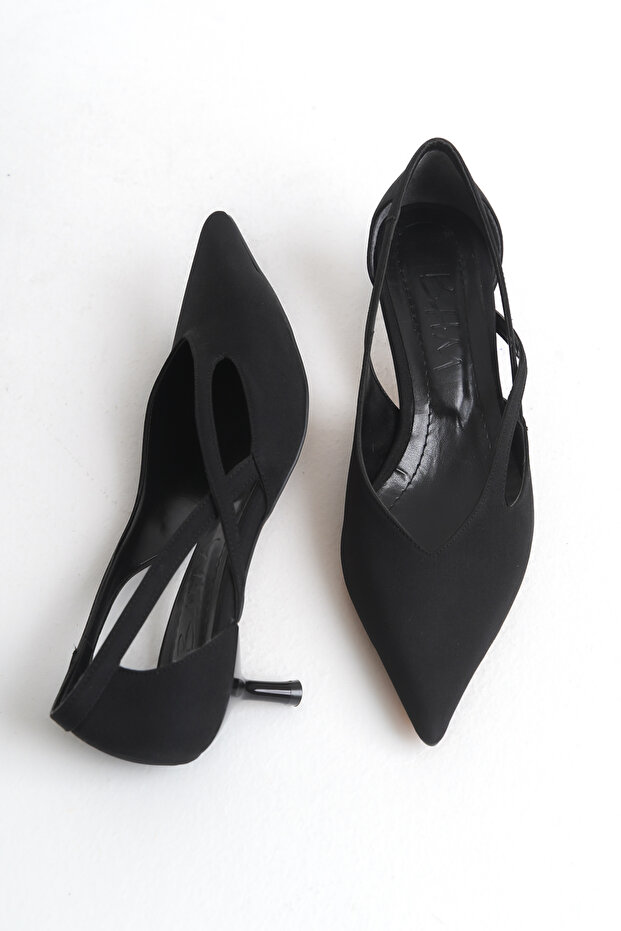 Siyah Cut Out Detaylı Saten Sivri Burun Kadın 3 cm Kitten Topuklu Ayakkabı TAKSS25TO00079 - 6