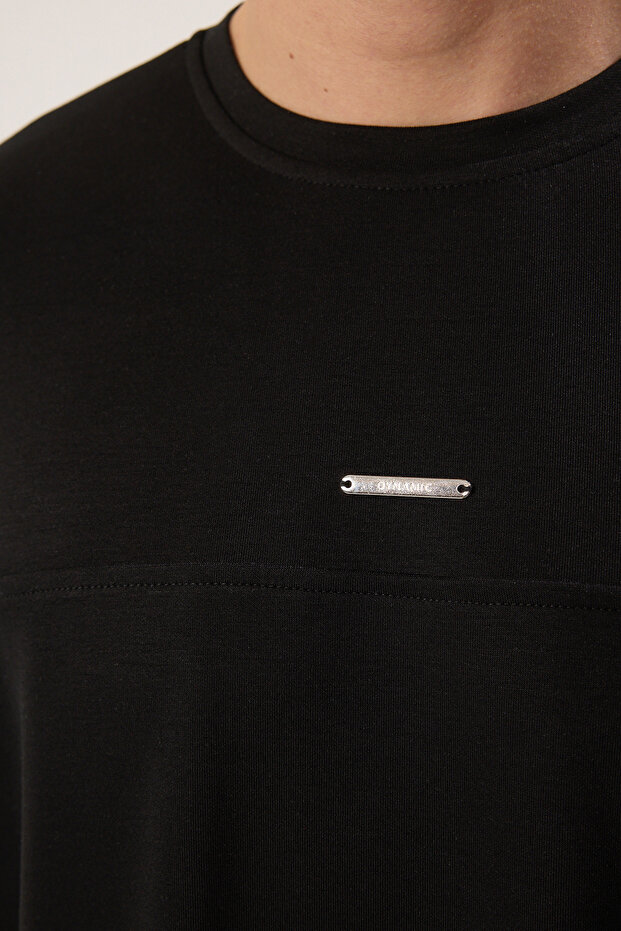Siyah Oversize/Geniş Kesim Metal Etiket Detaylı İnterlok T-Shirt - 4