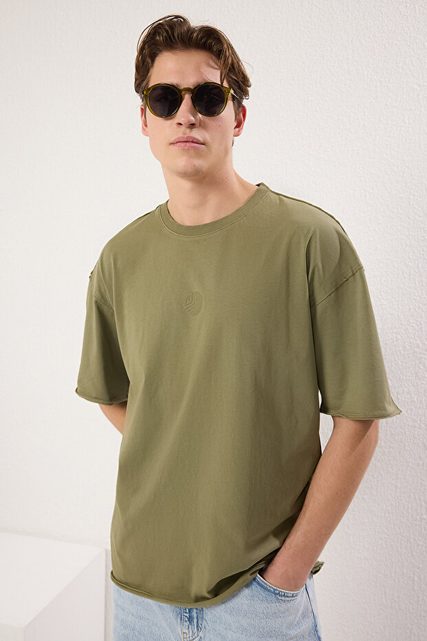 Haki Oversize/Geniş Kesim Eskitme/Yıkama Görünümlü %100 Pamuklu T-Shirt TMNSS25TS00077 - 3