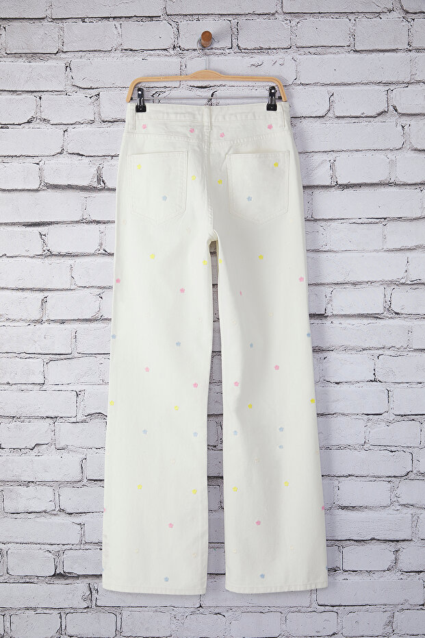 Beyaz Çiçek Nakışlı Normal Bel Wide Leg Jeans TWOSS25JE00232 - 7