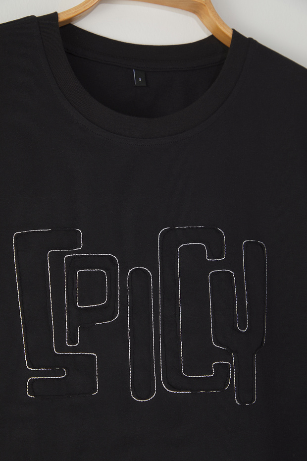 Siyah Regular/Normal Kesim Spicy Yazı Nakışlı %100 Pamuk T-Shirt TMNSS25TS00103 - 3